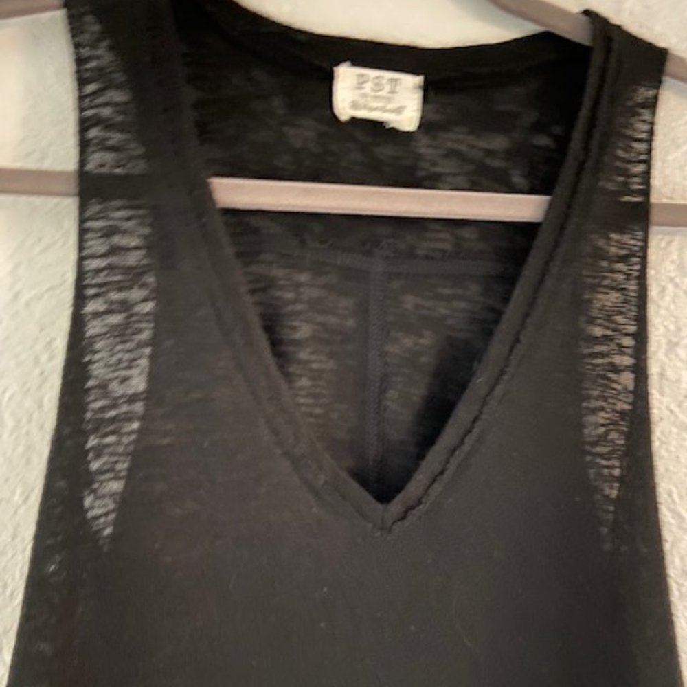 PST Black sleeveless V Neck top size M